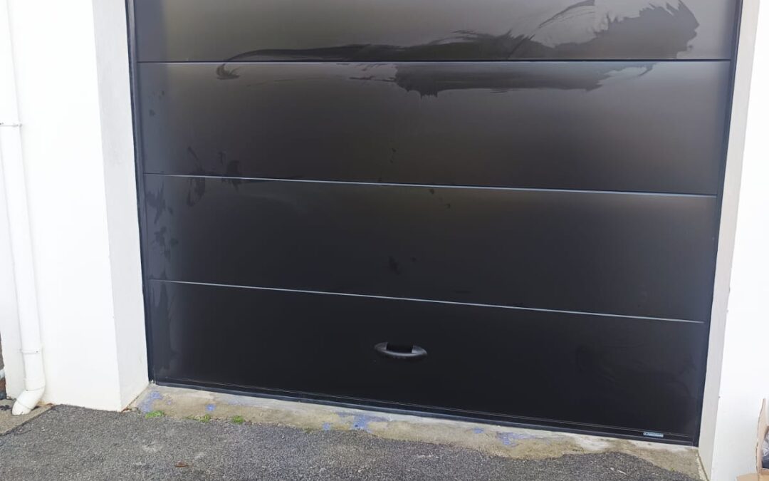Remplacement de porte de garage : l&rsquo;excellence de la porte sectionnelle La Toulousaine