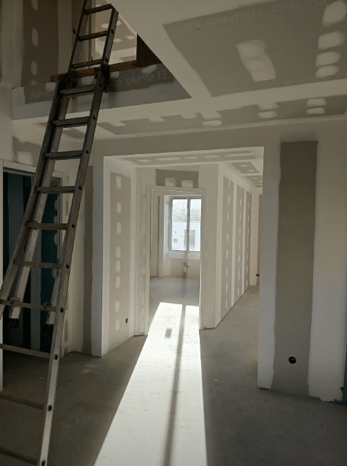 Fin de chantier à Carantec : L&rsquo;exigence des finitions en plâtrerie et isolation