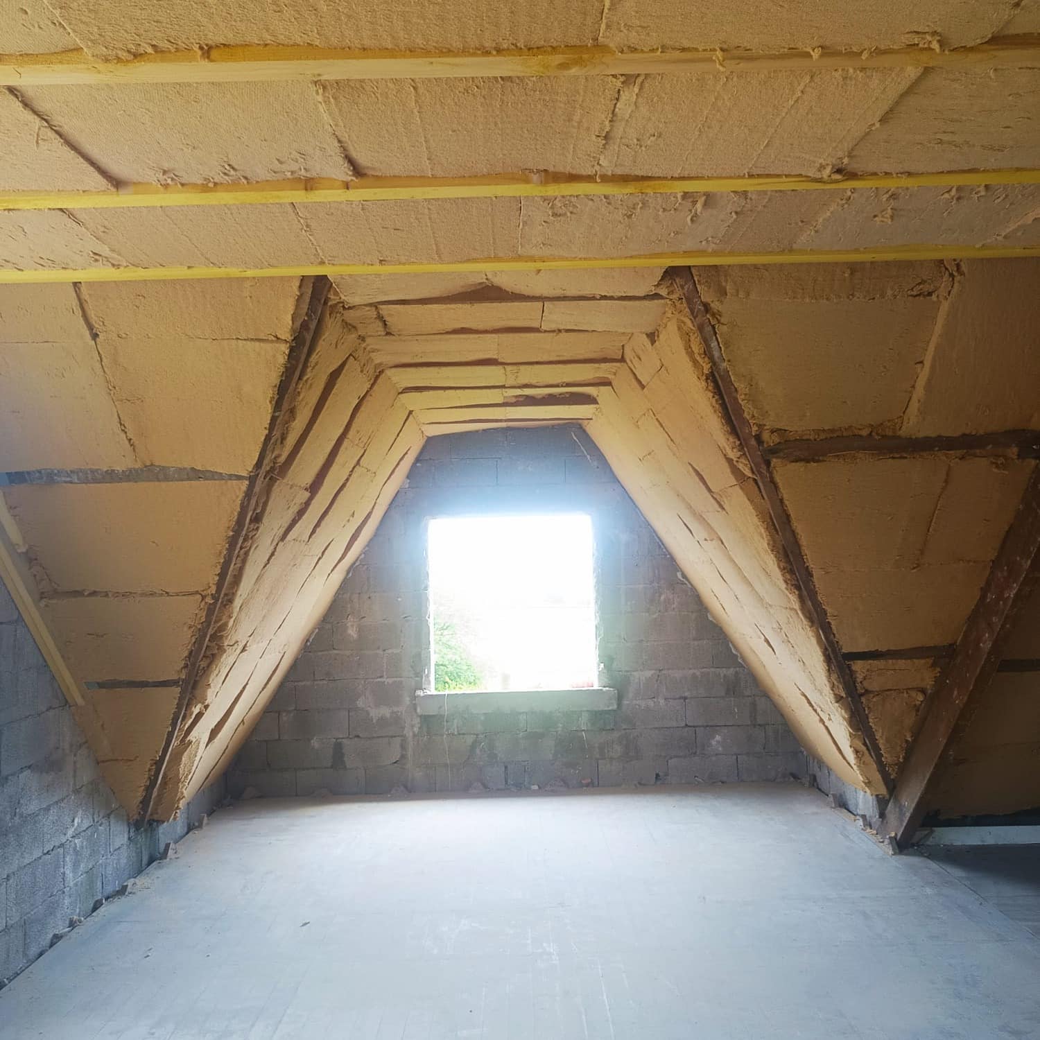 Rampants et plafond isolés en laine de bois STEICO flex par Menuiserie Séité à Plounévez-Lochrist, avant pose du pare-vapeur Rampants et plafond isolés en laine de bois STEICO flex par Menuiserie Séité à Plounévez-Lochrist, avant pose du pare-vapeur