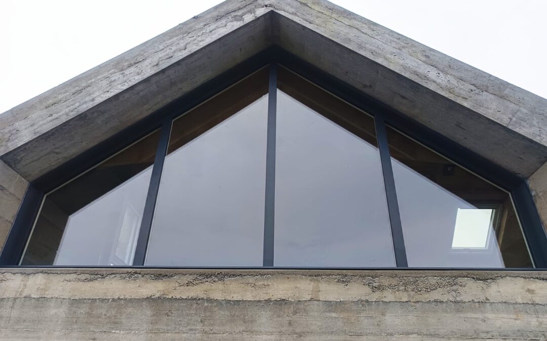 Châssis aluminium sur-mesure forme triangulaire