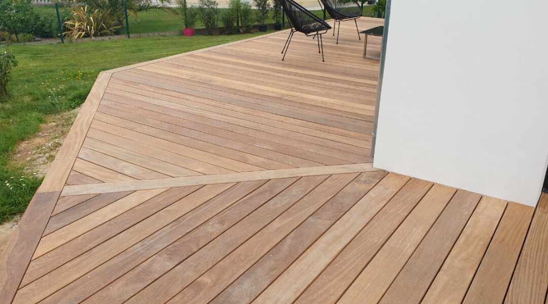 Terrasse bois sur plot béton à Cléder : le choix durable avec la Menuiserie Séïté
