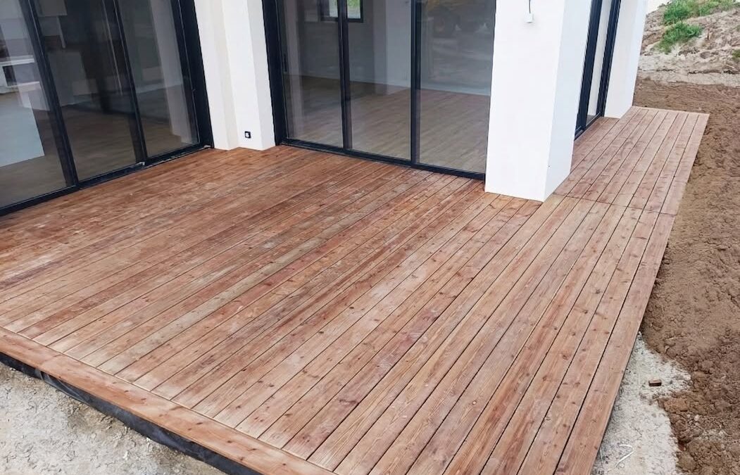 Terrasse en pin classe 4 en Finistère : le bois qui résiste vraiment au climat breton